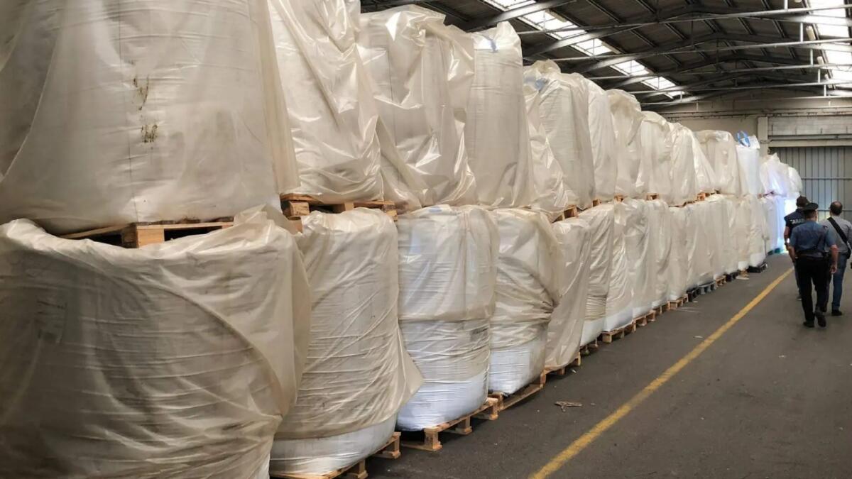 Maxi sequestro di 700 big bags contenenti rifiuti di natura plastica - 