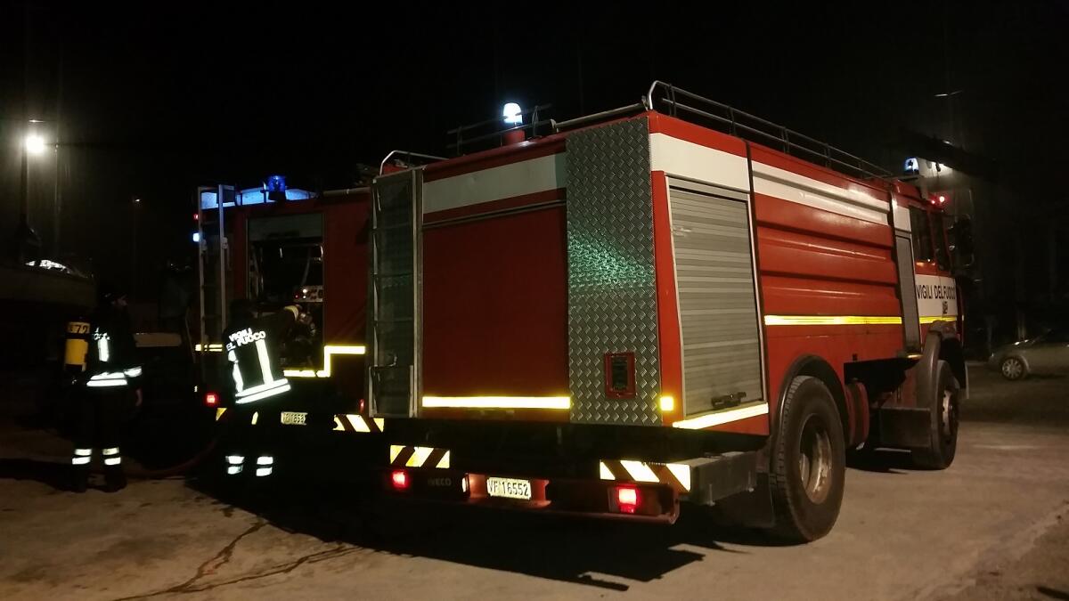 Incendio in abitazione a Trieste: 7 persone finiscono all'ospedale - 