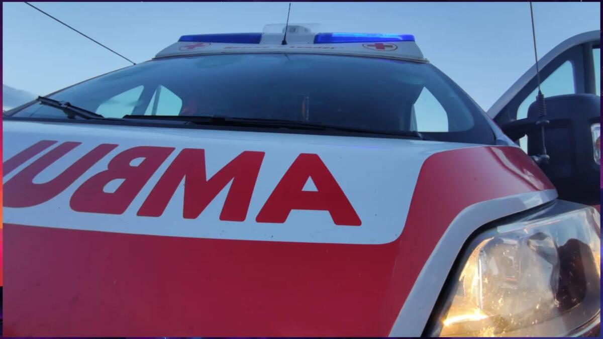 Sale sul tetto per riparare i danni del maltempo e cade: morto l'ex falegname Gino Pontarini - 