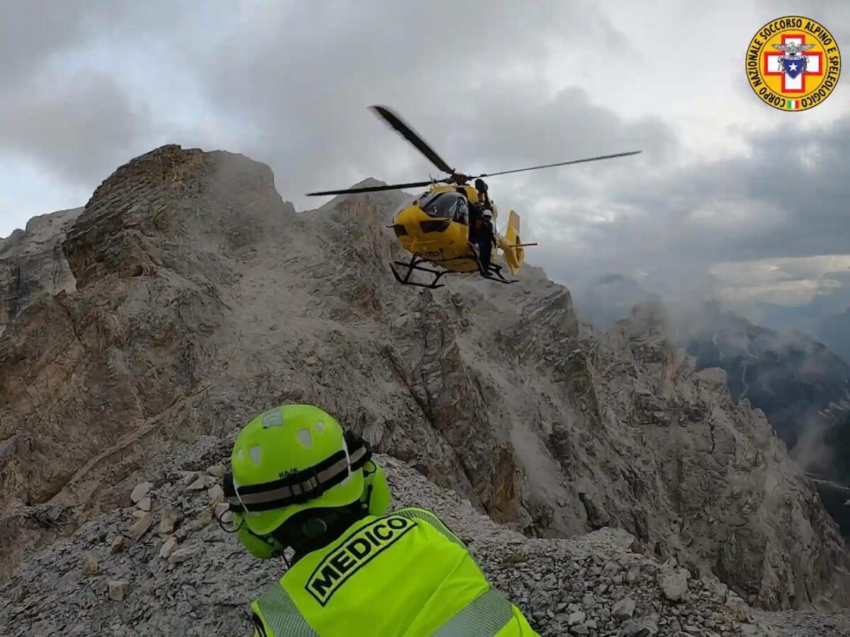 Cortina. Madre e figlia bloccate sotto la pioggia in ferrata a 2500 metri: recuperate con l'elicottero - 