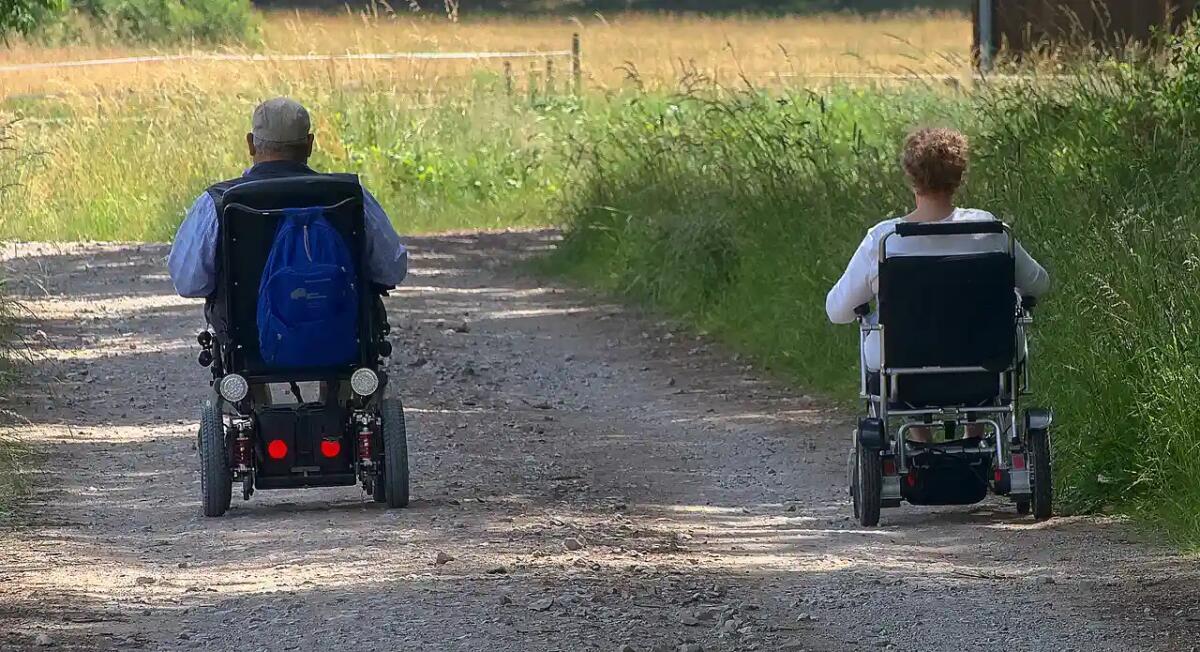 ​Tecnologie di Assistenza alla Mobilità per Anziani e Disabili: Guida Completa - 