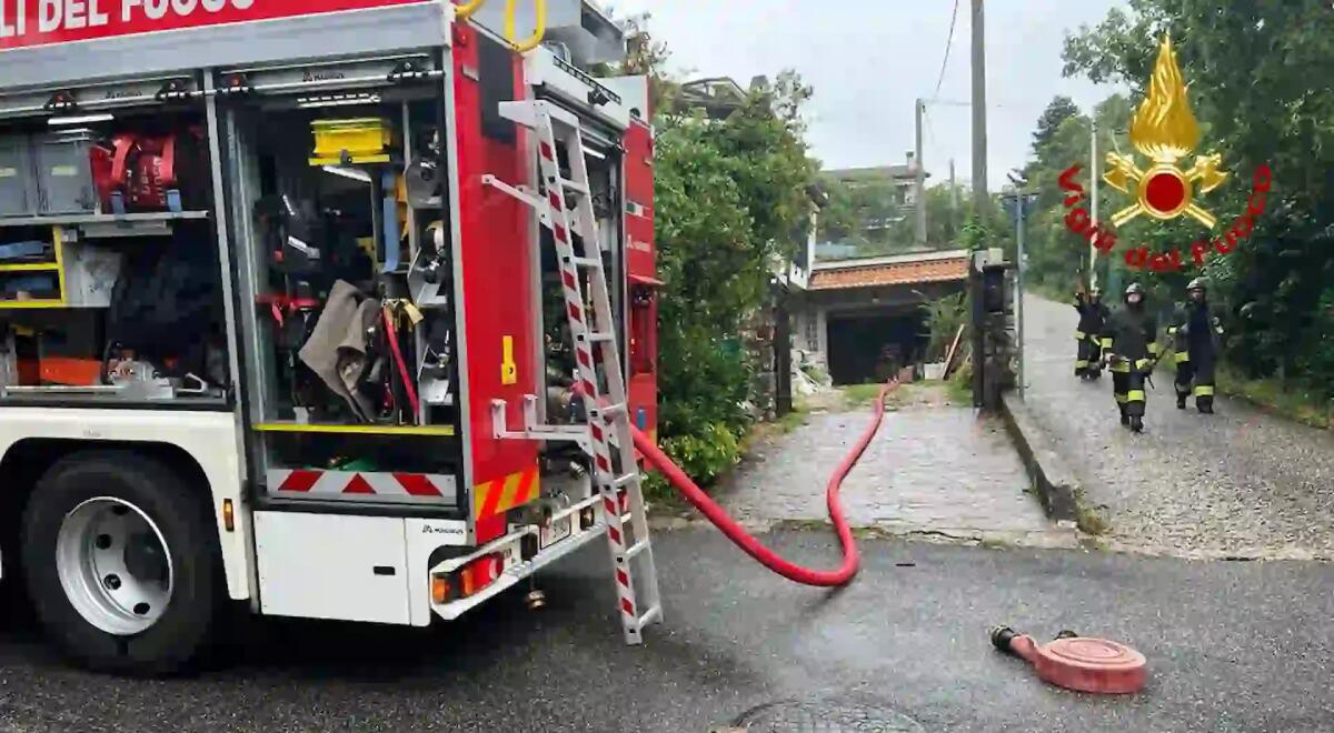 Duino Aurisina, principio d'incendio in casa a Visogliano: intervento dei pompieri - 