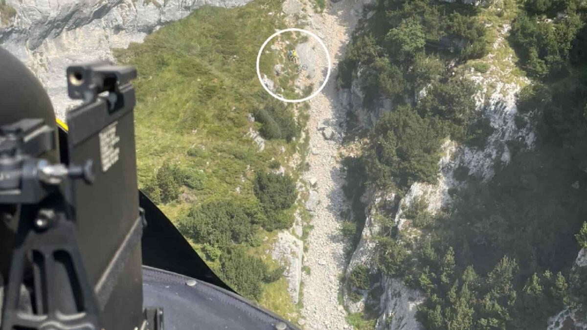 Sale in bici sull'Altissimo e resta bloccato: recuperato dall'elicottero - 