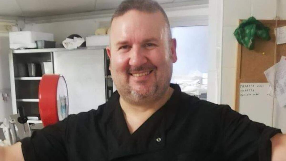Caorle. Malore sul divano di casa: il cuoco Antonio Gallo trovato morto a 47 anni - 
