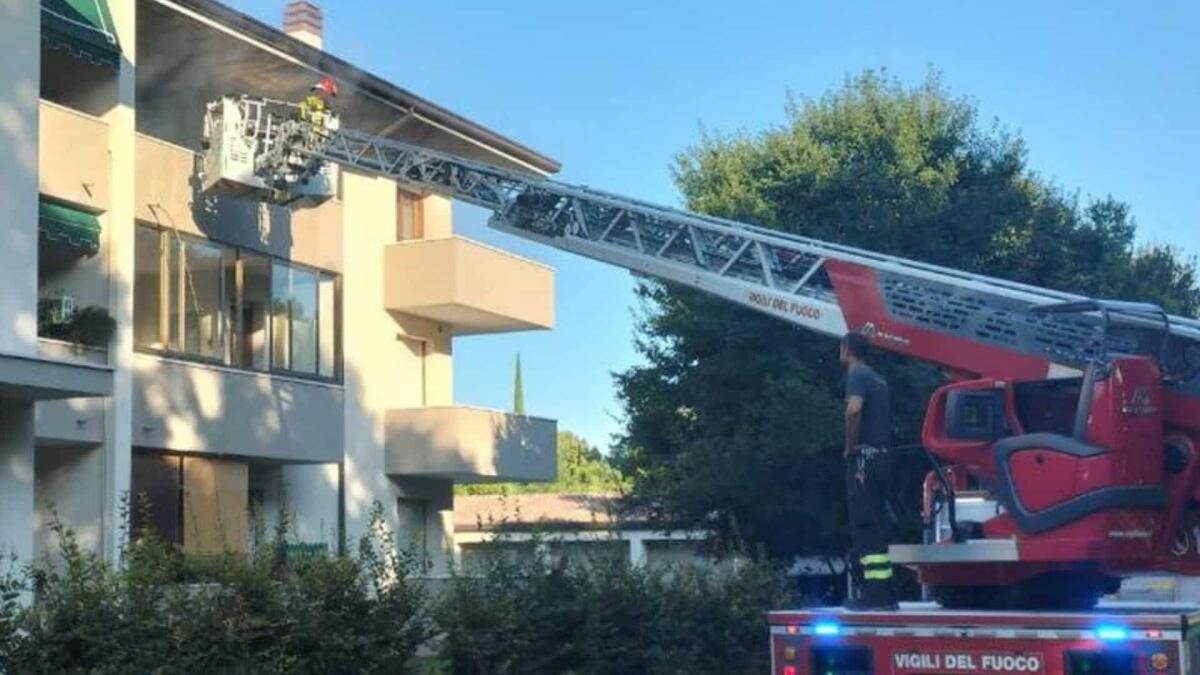 Incendio in appartamento a Villotta di Chions: famiglie evacuate - 