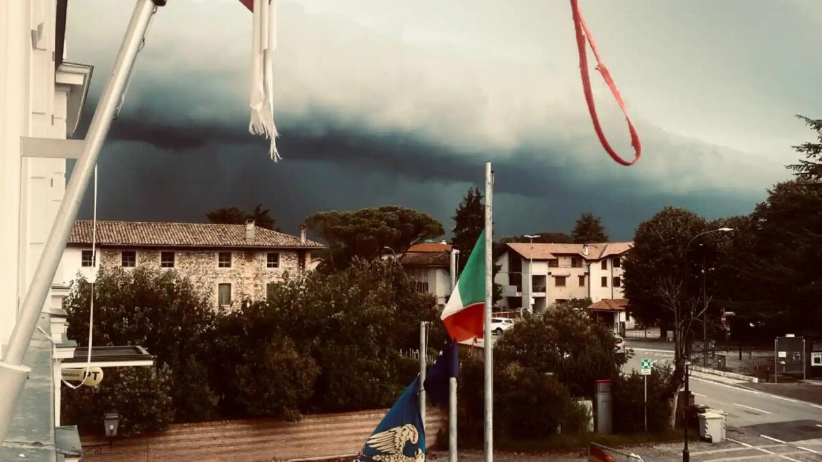 Bufera nel Trevigiano e Friuli occidentale: allagamenti e alberi caduti. Danni ingenti -