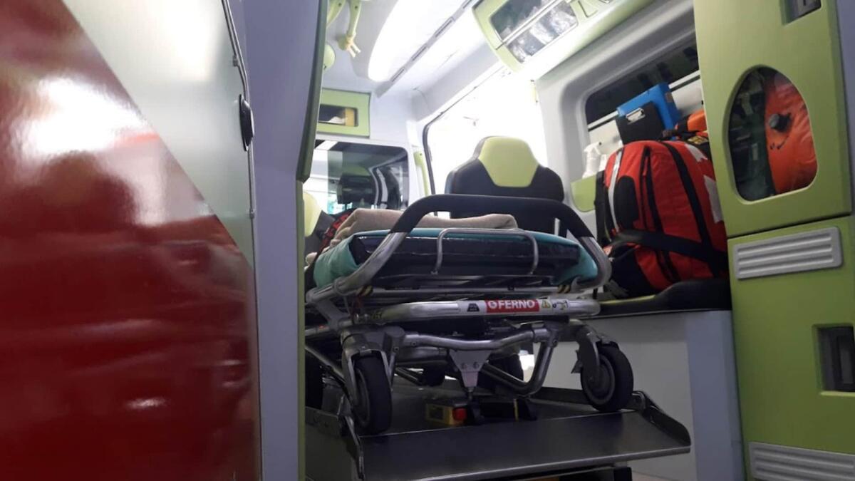 Cade dalla scala in un'azienda di Azzano Decimo: grave un operaio - 