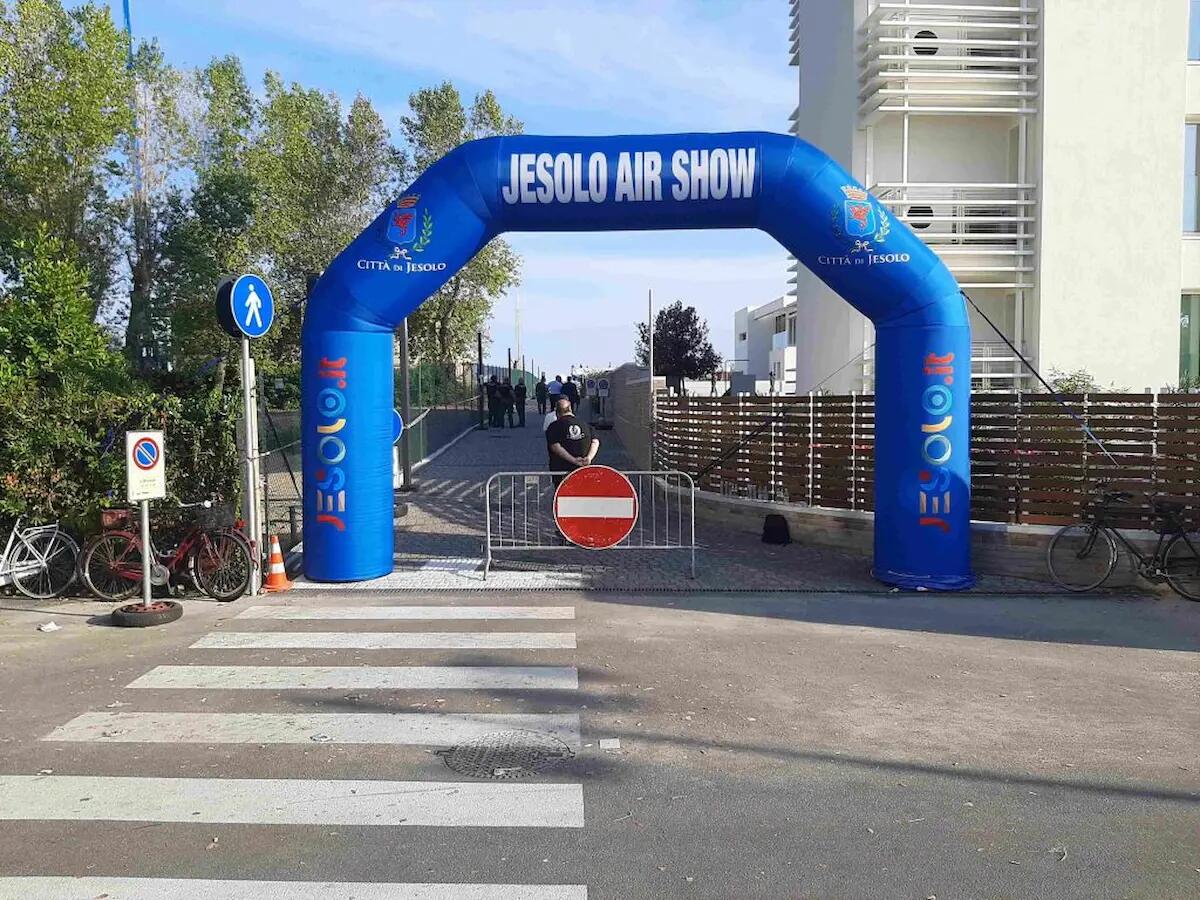 Pattuglia Acrobatica Nazionale, a Jesolo il primo accesso al mare dedicato alle "Frecce Tricolori" - 