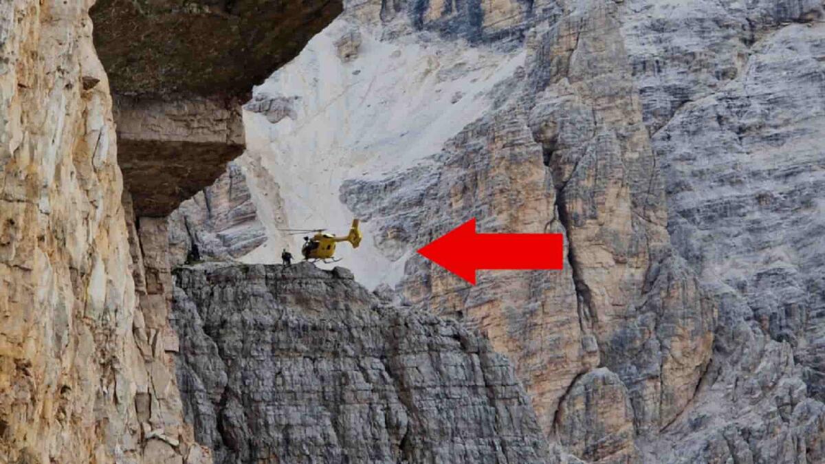 Cede l'appiglio, alpinista vola per 10 metri dalla Tofana di Rozes - 