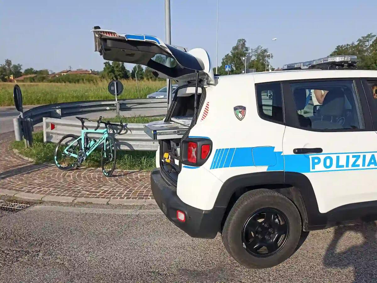 Campoformido. Scontro tra auto e bicicletta a Basaldella: ferito 77enne - 