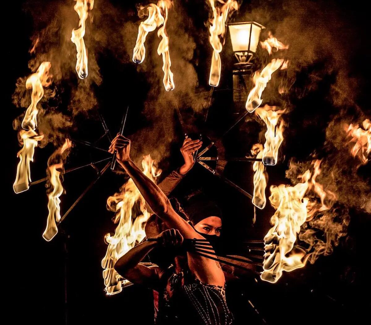 Caorle, Magia, Fuoco e comicità alla Luna nel Pozzo, il programma del Festival di venerdì 1 settembre - 