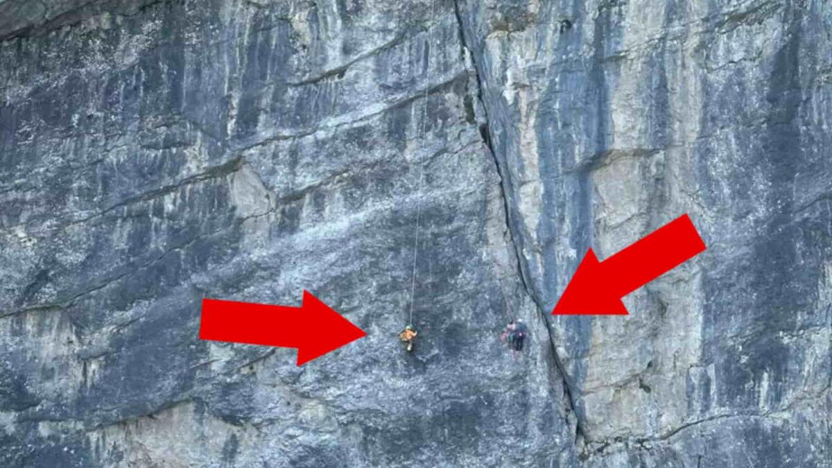 Si stacca un appiglio: alpinista 30enne vola per 15 metri. Complesso intervento di soccorso - 