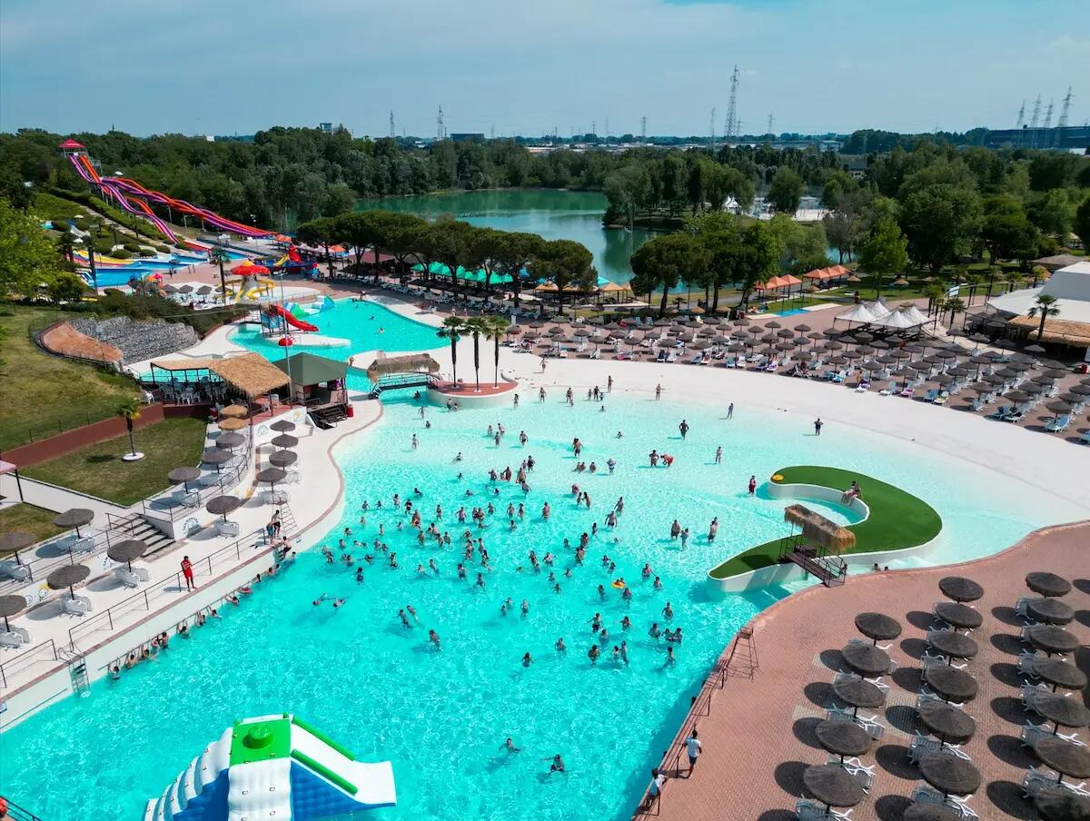 Visita in centro, poi tutti in piscina, Padovaland invasa dai turisti - 