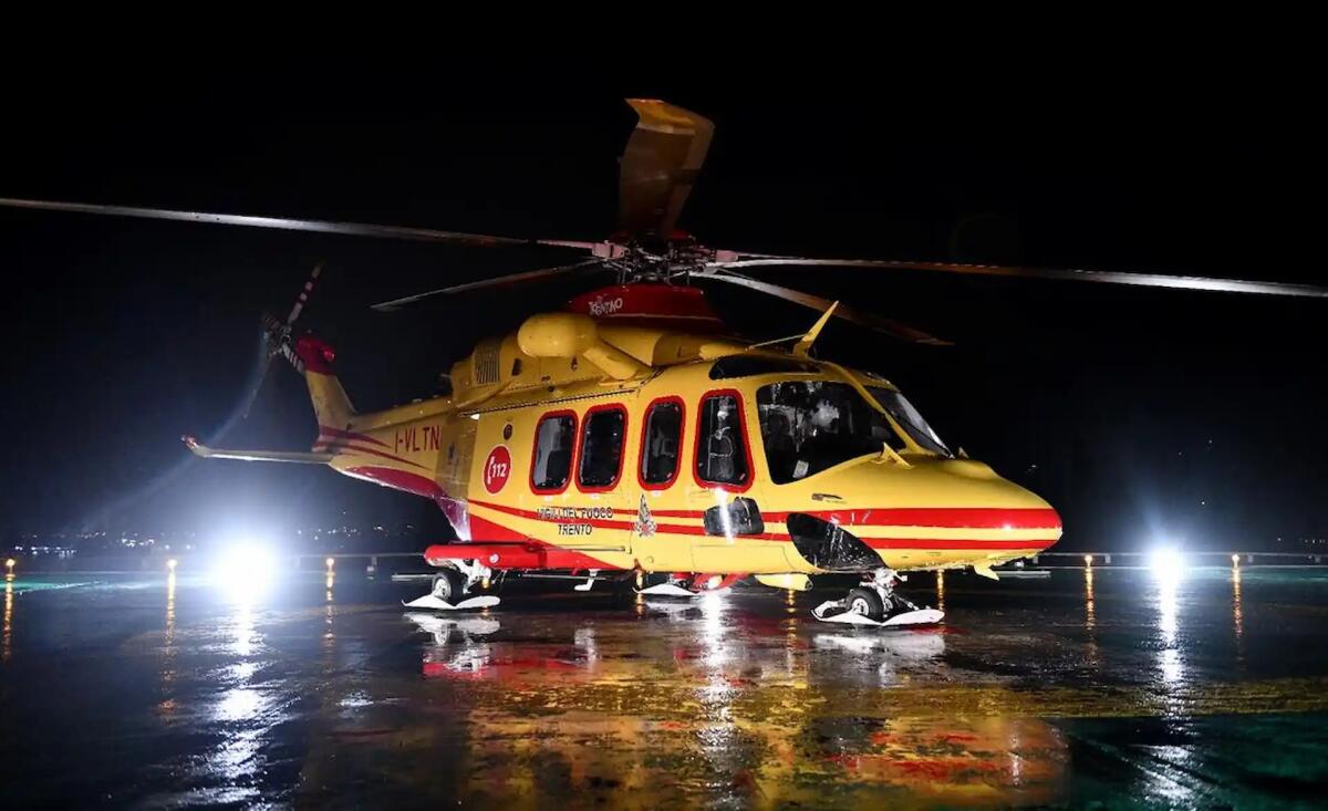 Bloccati sulla parete sud della Marmolada: coppia di alpinisti soccorsa col buio - 