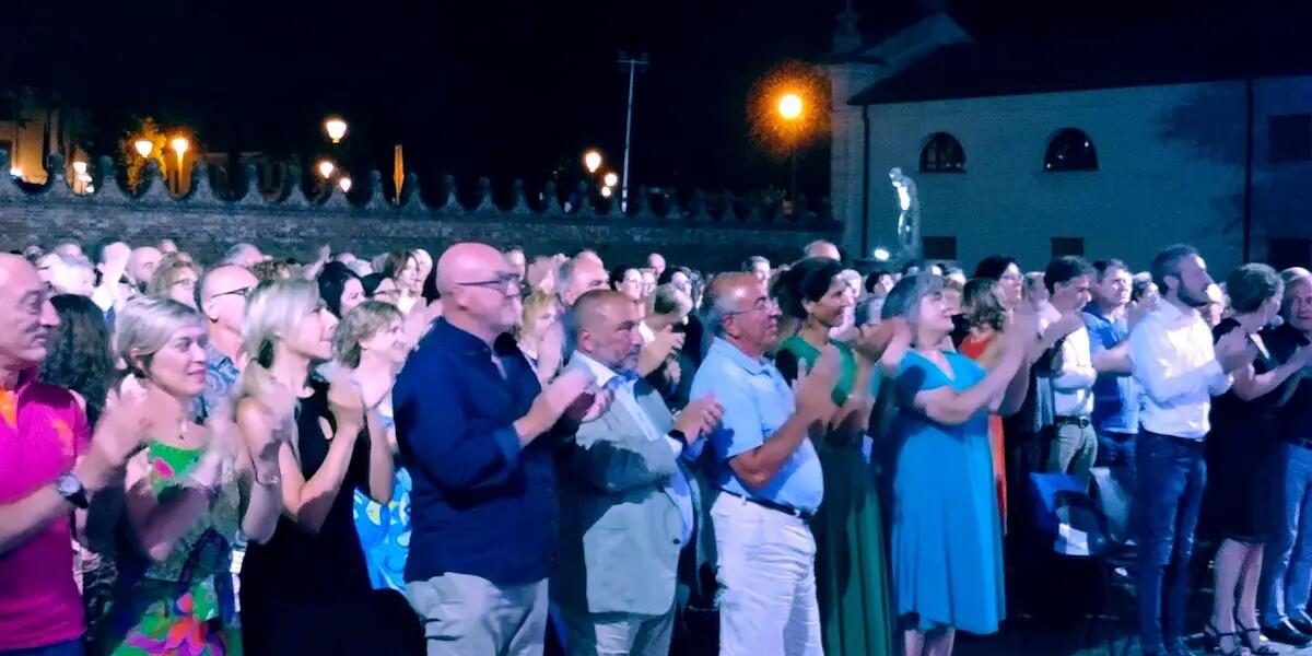 Gran finale di "tra ville e giardini" con Antonella Ruggiero - 