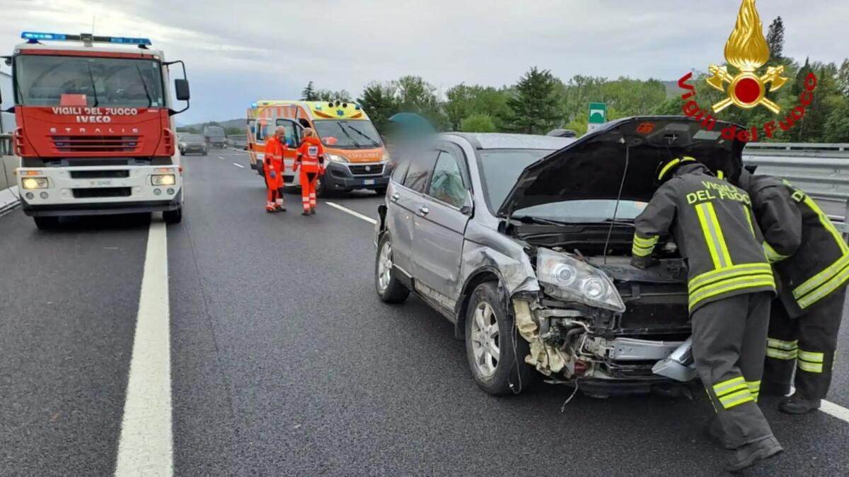 Doppio incidente in A34. Quattro feriti, uno è grave: autostrada bloccata - 