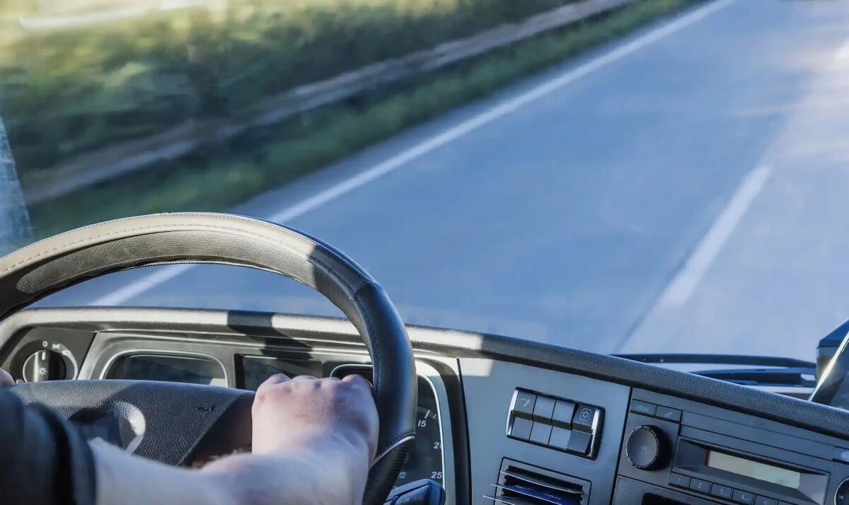Guida un camion, ma gli era stata sospesa la patente quasi due anni fa. Maxi multa - 