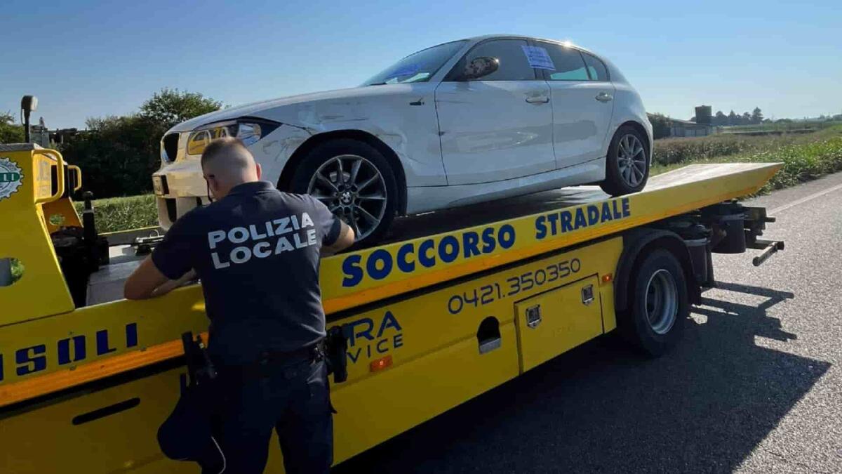 Causano un incidente a Jesolo e fuggono: presi 2 stranieri dopo l'inseguimento - 