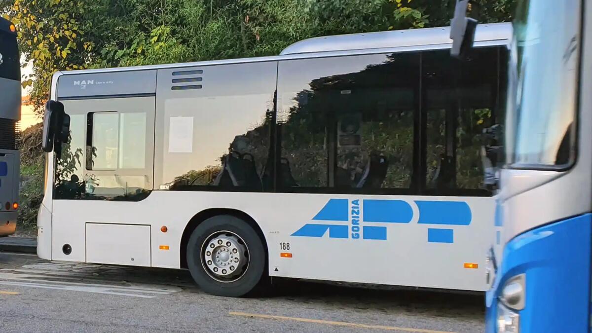 Chiede il biglietto dell'autobus: aggredito un autista di Apt a Gorizia - 