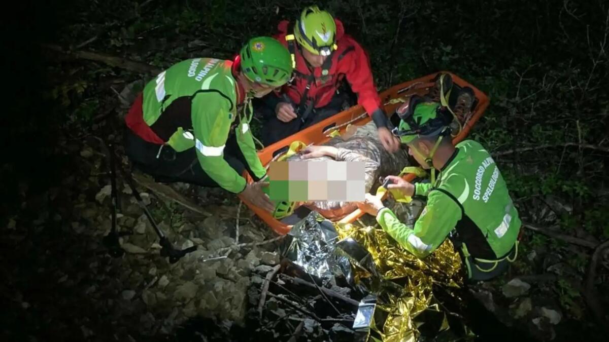 Due cacciatori dispersi nei boschi, al buio e sfiniti: recuperati - 