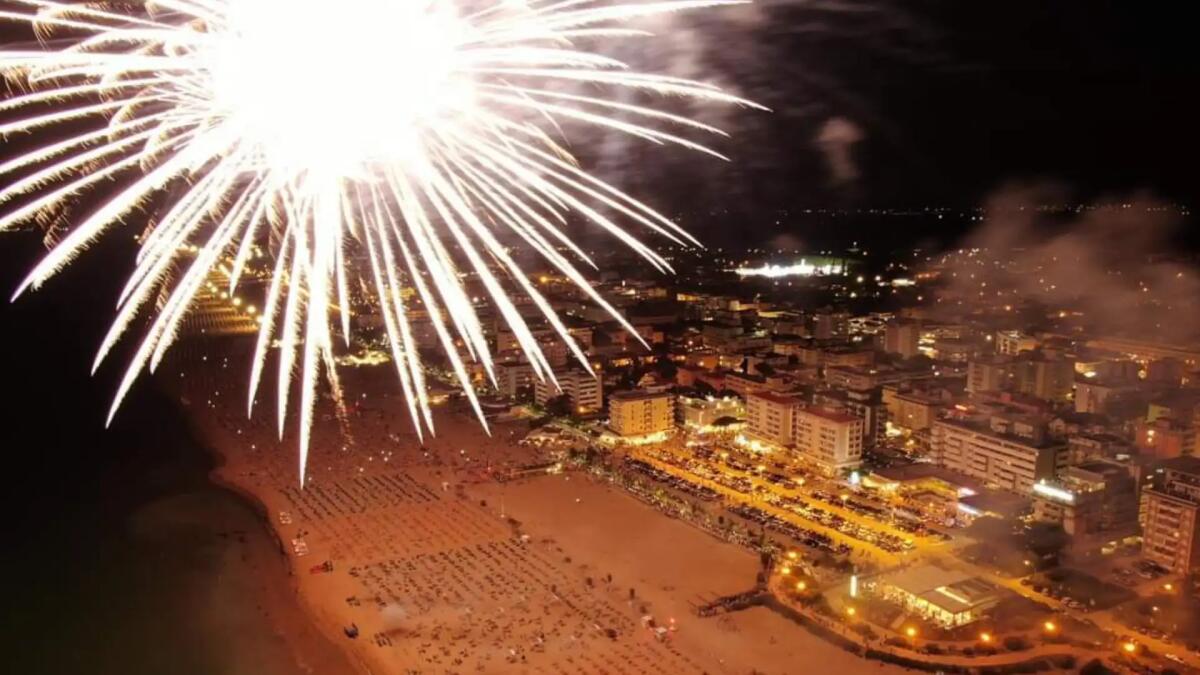 A Bibione il flop dei fuochi d'artificio: "problemi tecnici con le centraline" - 