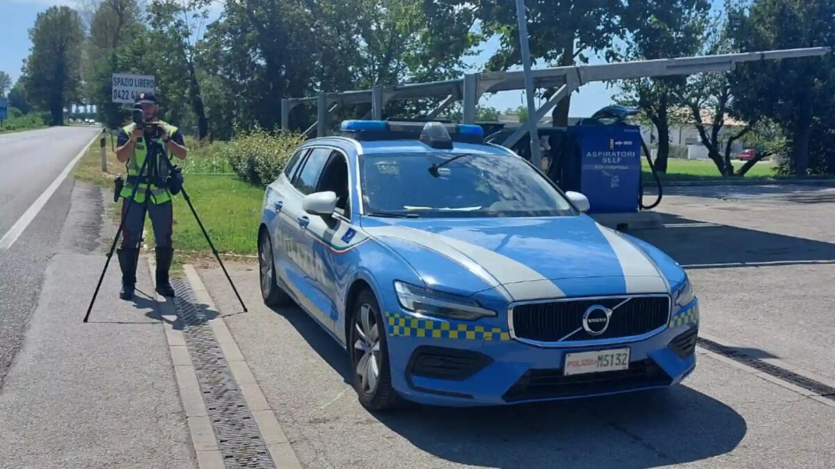 Sfreccia lungo la Tangenziale di Udine a 149 km/h: via la patente - 