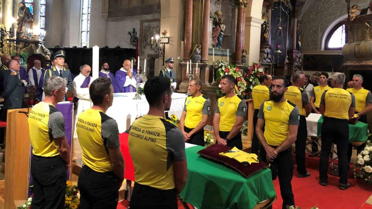 Giulio Alberto Pacchione e Lorenzo Paroni, folla commossa ai funerali dei finanzieri - 