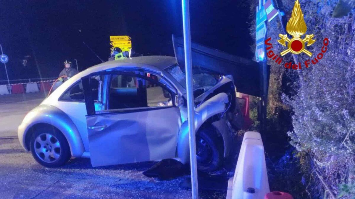 Piomba con l'auto contro una parete di roccia: morta la 48enne Eleonora Zaffaina -