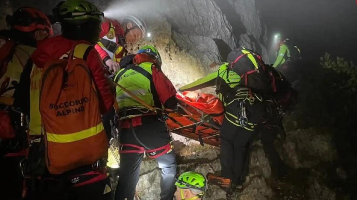 Scivola lungo un ripido pendio e si ferisce: soccorsa escursionistista 28enne - 