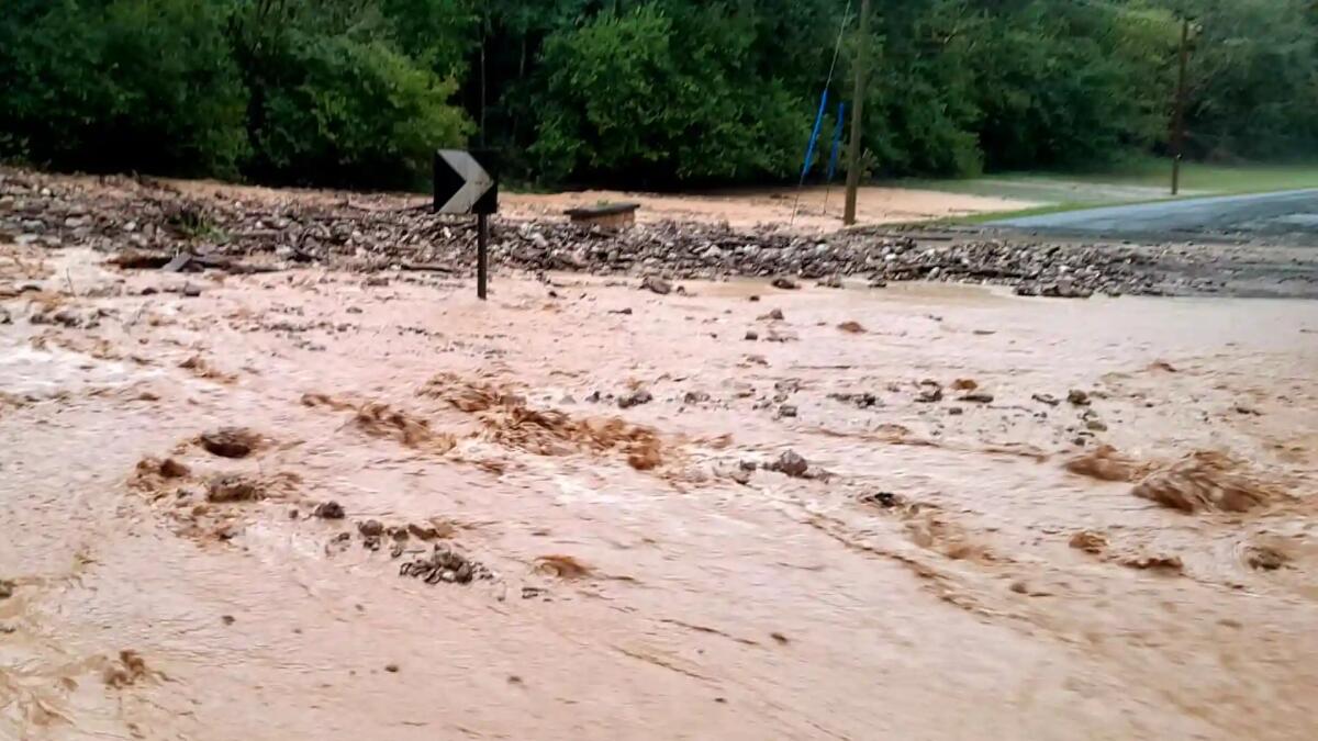 Esonda un rio a Frisanco, una colata di sassi e fango invade la strada - 