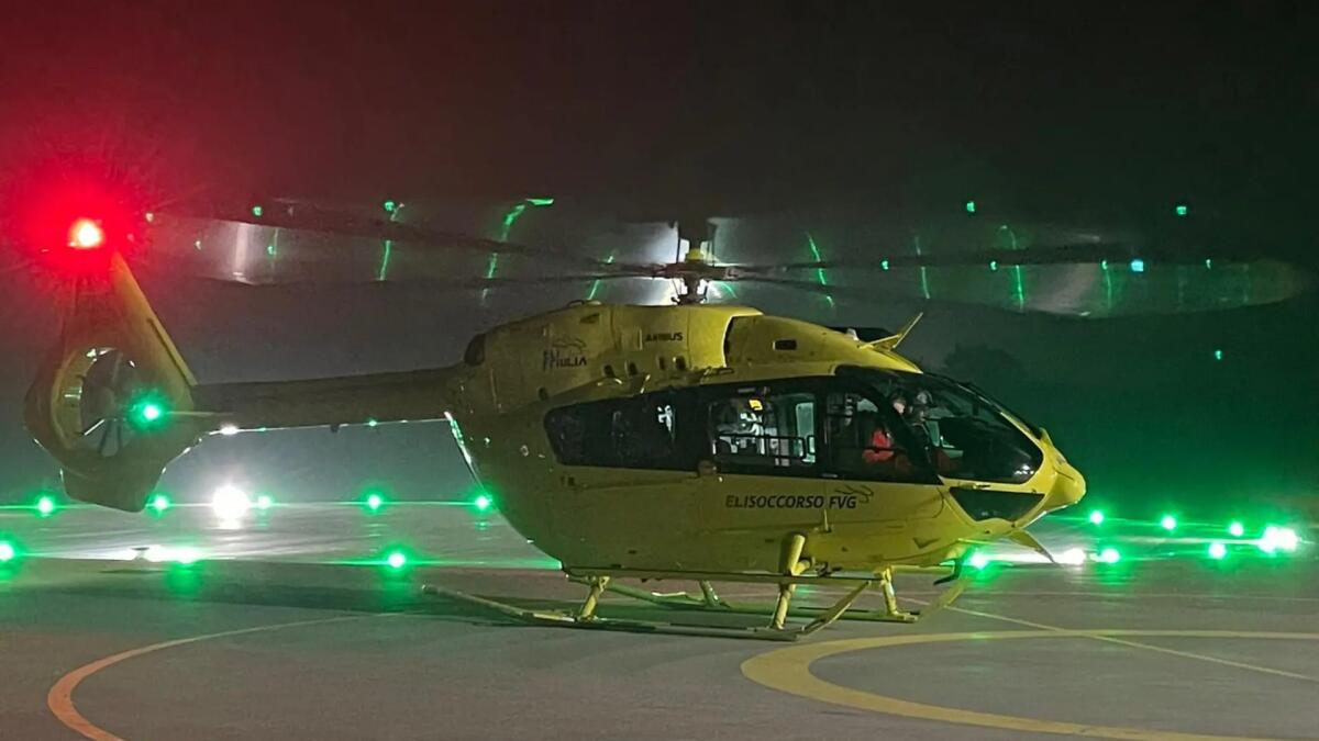 Fuori strada con la moto nella notte a Palazzolo dello Stella: gravi due giovani -