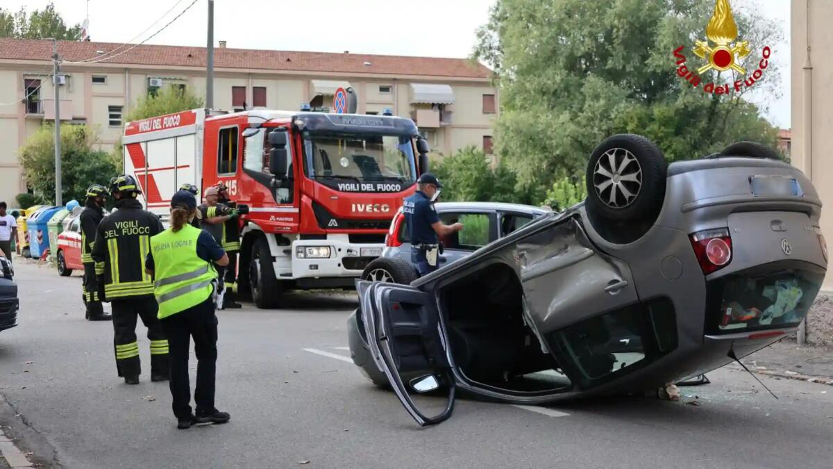 Vicenza. Scontro tra due auto, una si ribalta: tre persone ferite - 