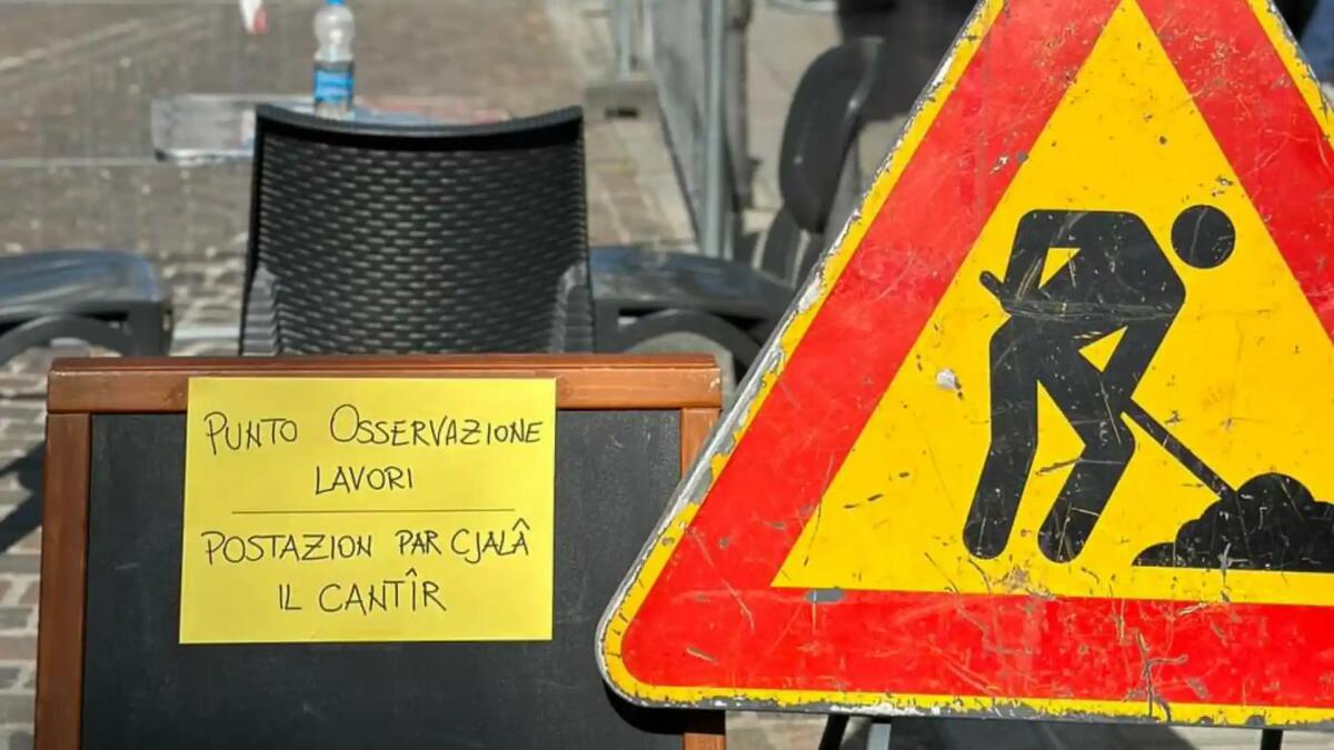 «Postazion par cjalâ il cantîr», l'originale iniziativa di un Bar con la "vista cantiere" - 