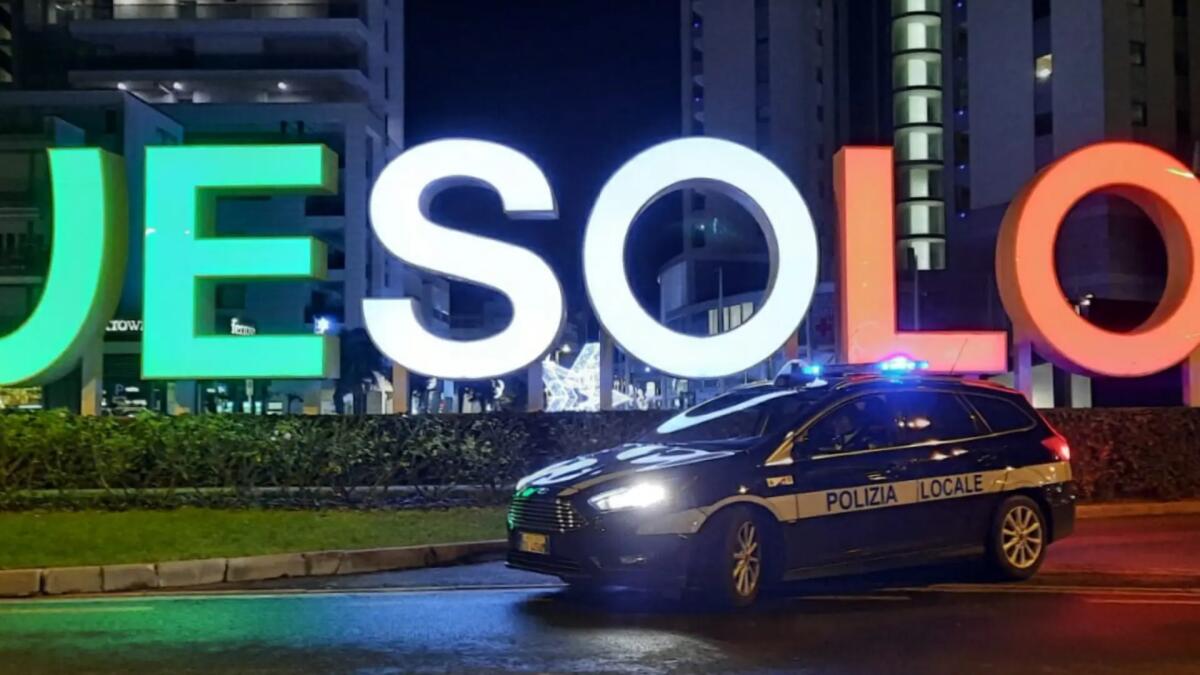 Jesolo. Alcol a minori e festa da ballo non autorizzata: sanzionato un locale -