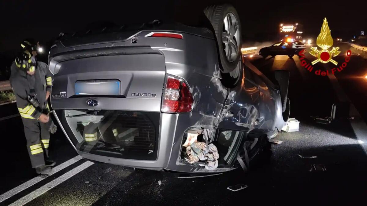 Tremendo scontro frontale tra due auto lungo la nuova tangenziale: un ferito grave - 
