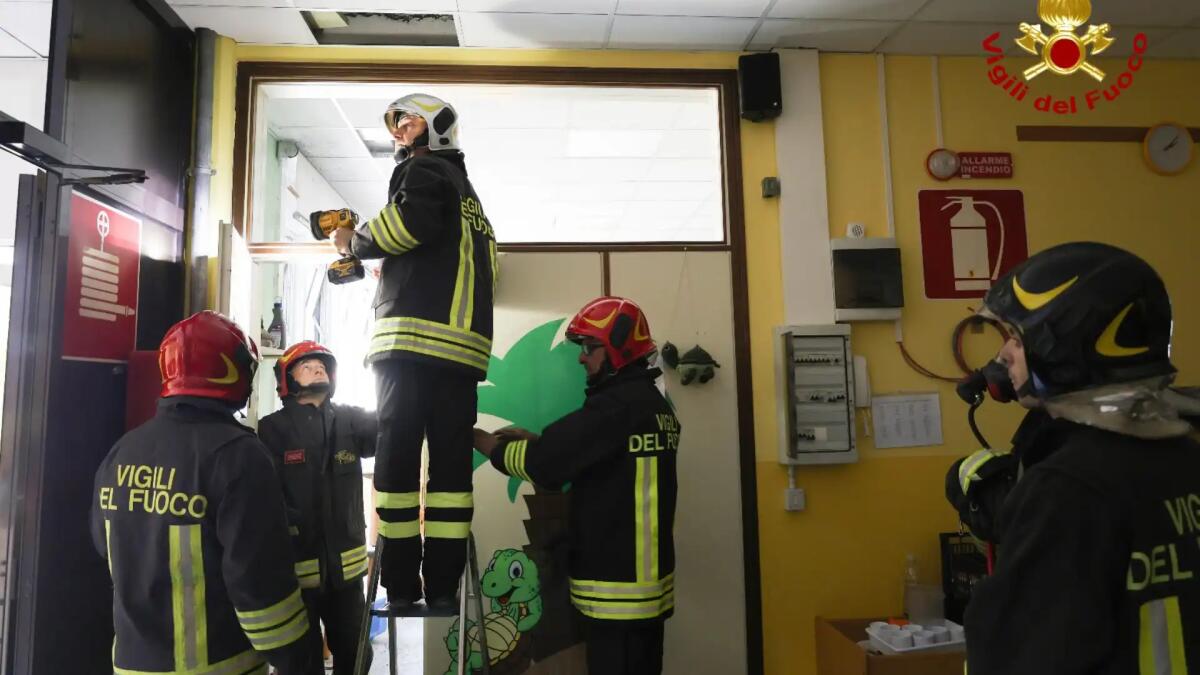 Principio d’incendio all’asilo nido, evacuati 300 bimbi e studenti di tutta la scuola - 