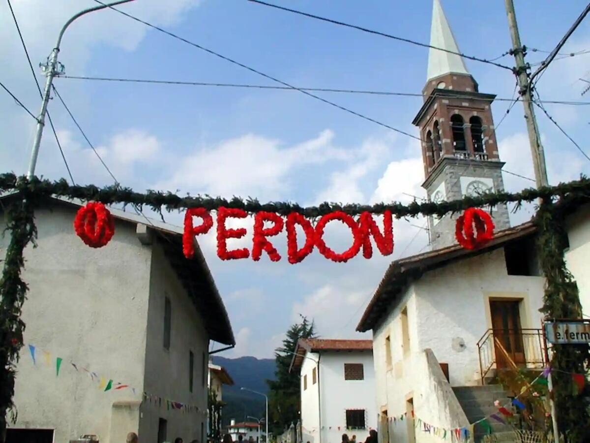 A Prestento si festeggia la festa del Perdon. Inaugurata anche la mostra dei fiori di carta - 