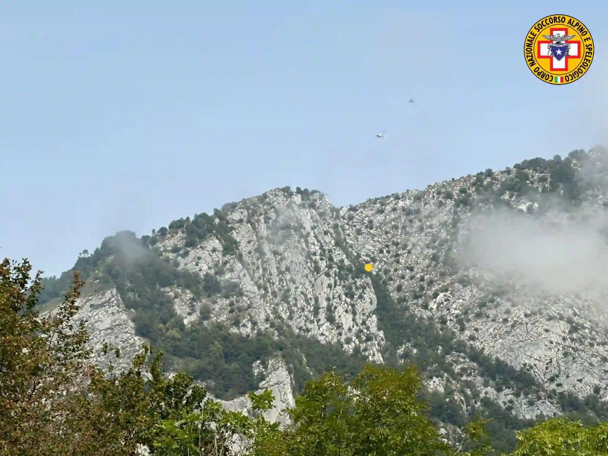 Ruzzola dal sentiero per circa 130 metri e perde la vita -