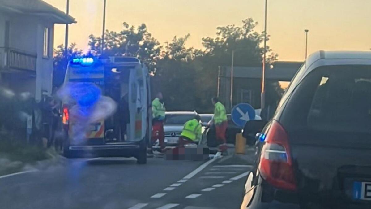 Pedone travolto da un'auto a San Giovanni al Natisone, sbalzato per 5 metri: gravissimo - 