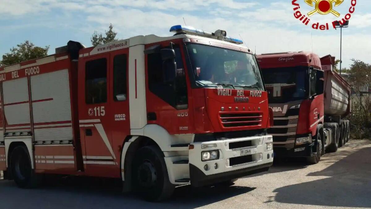 Colpito alla testa dalla sponda del camion, morto il 48enne Andrea Toffoli - 