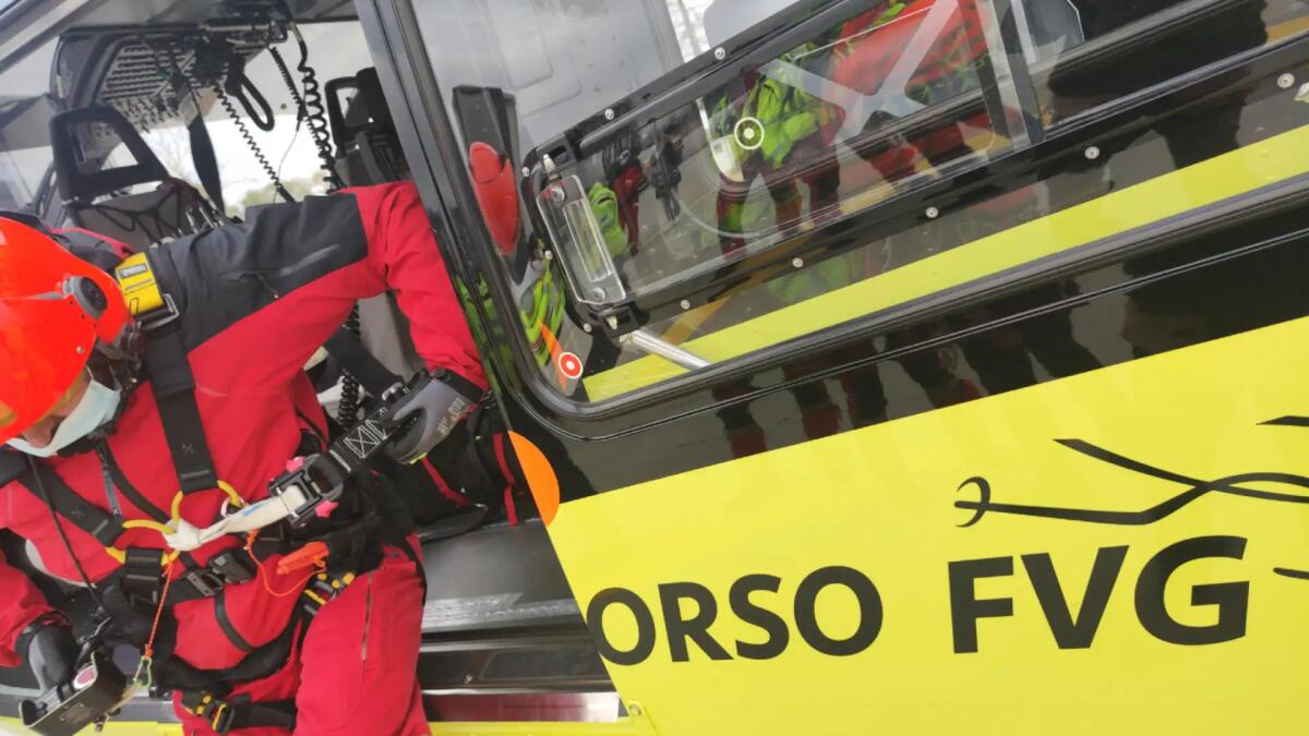 Ciclisti investiti da un’auto sulla Monfalcone-Grado: tre feriti, uno è molto grave - 