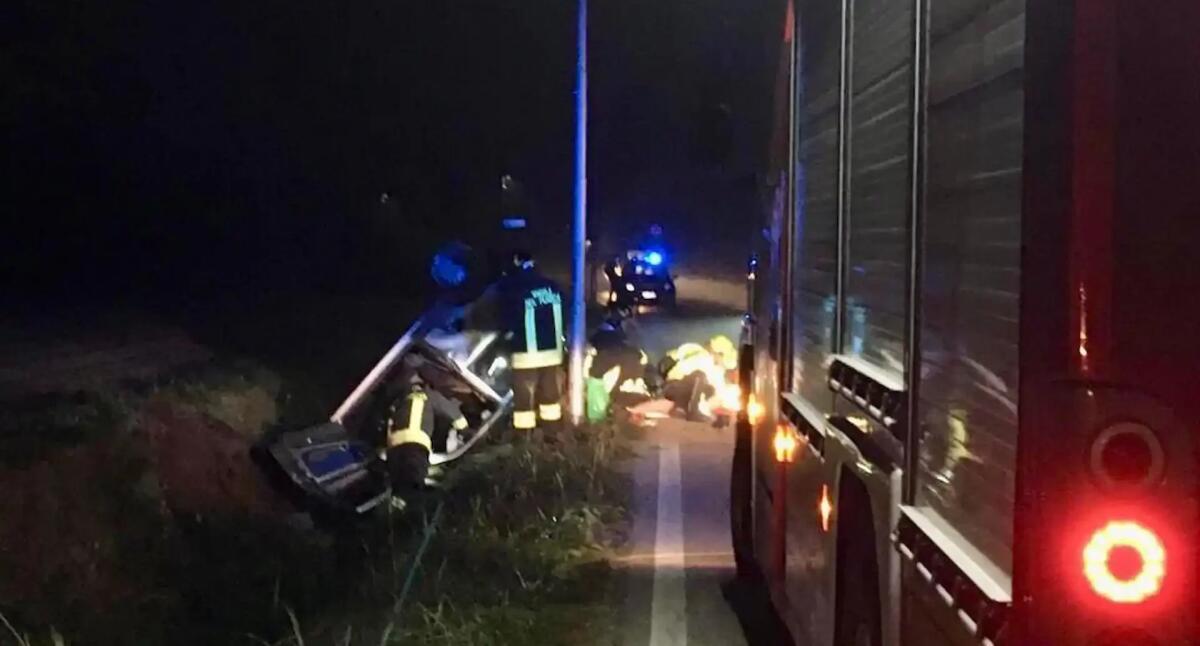 Vigodarzere, auto finisce in un fossato: autista soccorso dai vigili del fuoco - 