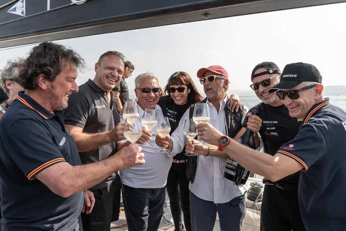Barcolana 55. Secondo posto per Prosecco Doc Shockwave3. A bordo il Ministro Lollobrigida - 