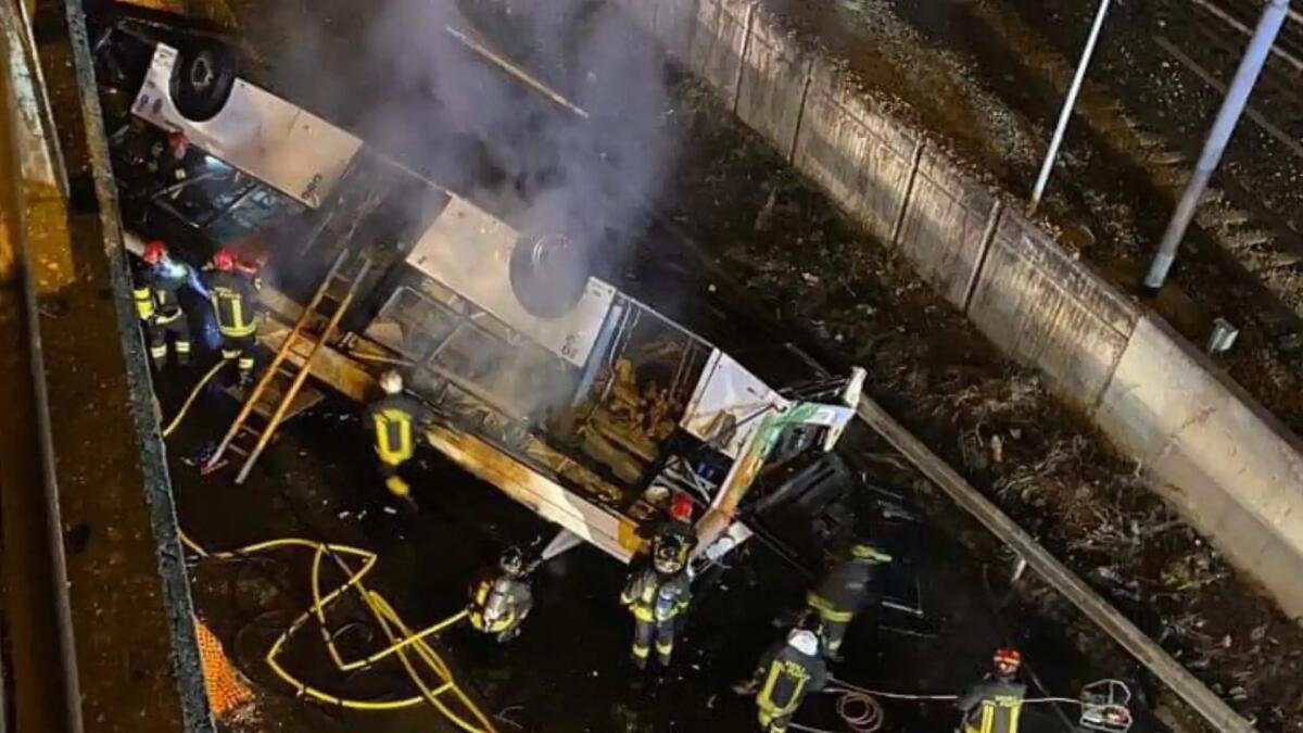 Strage a Mestre, autobus precipita dal cavalcavia: almeno 21 morti - 
