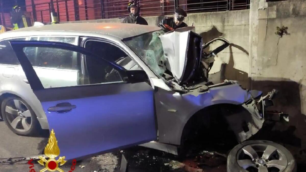 Piomba con l'auto contro un muro: 23enne morto sul colpo - 