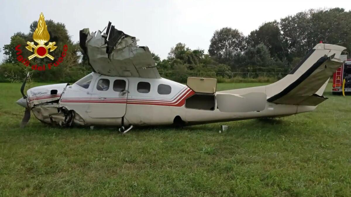 Atterraggio di emergenza di un aereo Cessna al Lido di Venezia: 3 feriti -
