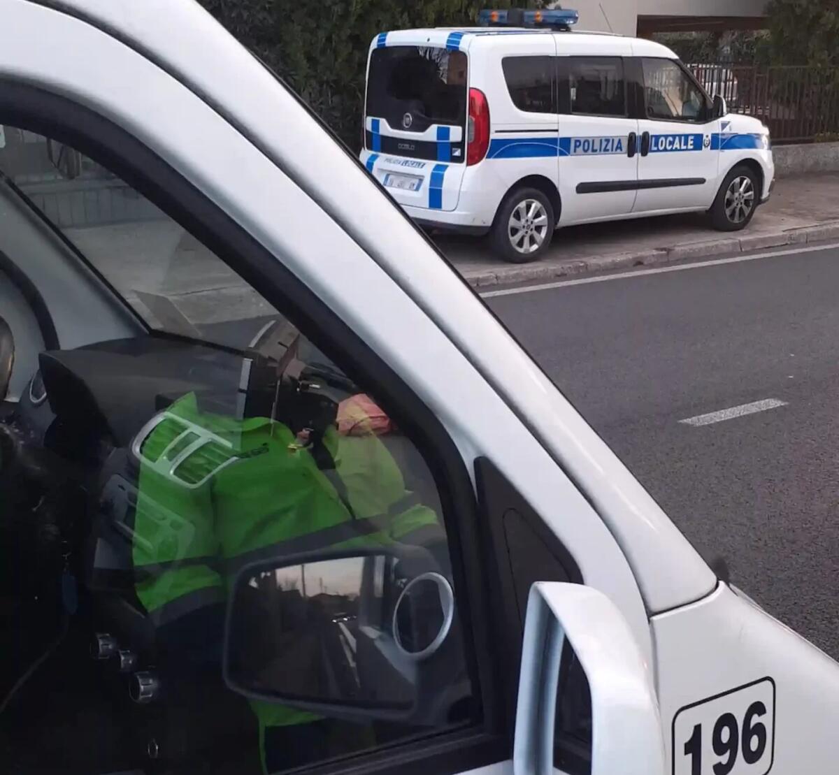 Monfalcone, sacchi di rifiuti abbandonati: beccati e multati i responsabili - 