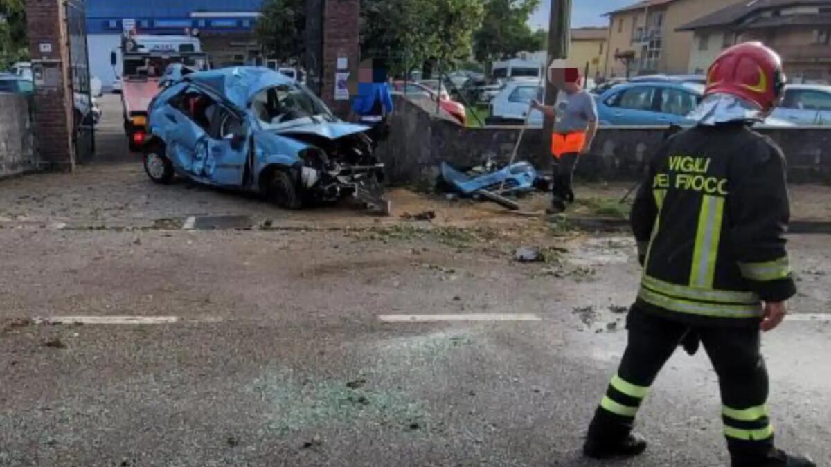 Finisce fuori strada con l'auto a Tarcento: ferita una donna - 