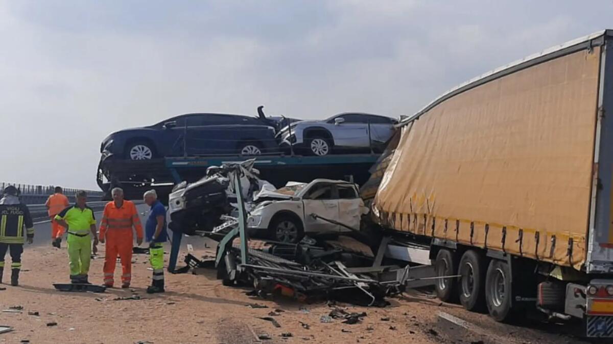 Incidente in A4, tamponamento tra mezzi pesanti: morto un autista rumeno, ferito un lituano -