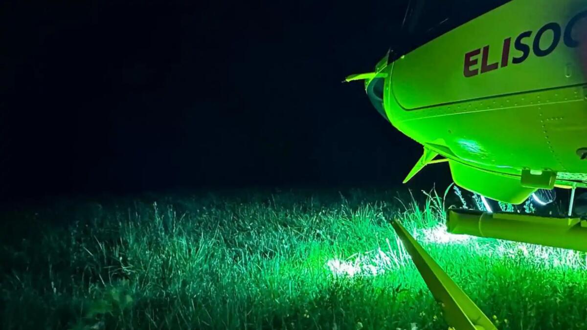 Cade e vola dal tetto di casa a Cividale: ferito seriamente un uomo - 